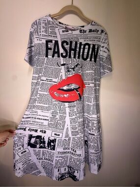 Y2K Newspaper Print T-Shirt Dress Fashion Lips Pop Art Graphic Streetwear